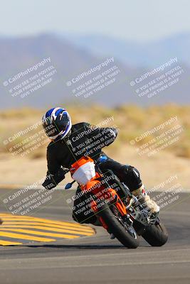 media/Oct-08-2022-SoCal Trackdays (Sat) [[1fc3beec89]]/Turn 16 (125pm)/